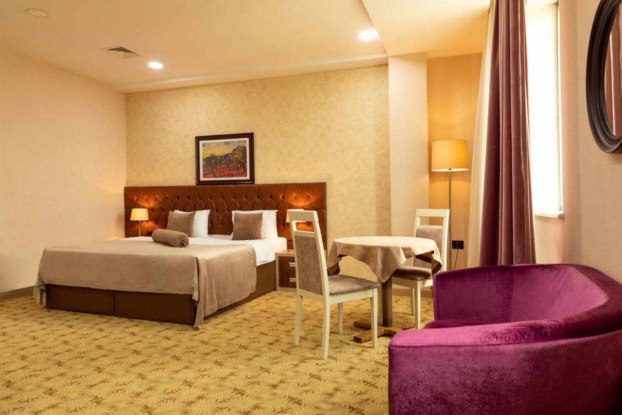West Shine Hotel Baku Bagian luar foto
