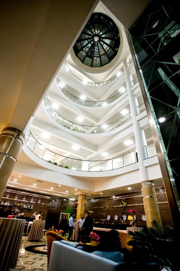 West Shine Hotel Baku Bagian luar foto