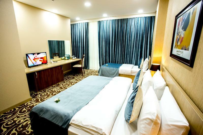 West Shine Hotel Baku Bagian luar foto